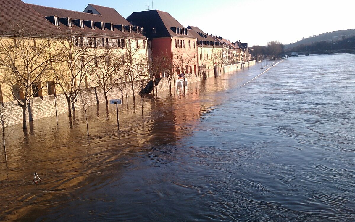Hochwasser 2011 Oberer Mainkai Hochwasser 2011 Oberer Mainkai